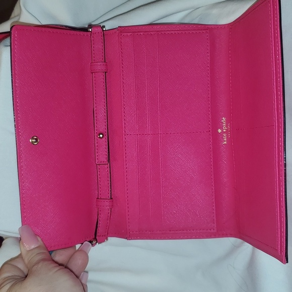 Kate Spade Crossbody Bag(Like-New) - Picture 4 of 10